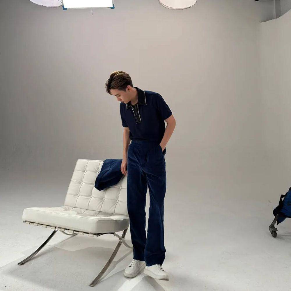 outfit polo shirt ala Mark Siwat (instagram.com/marksiwat)