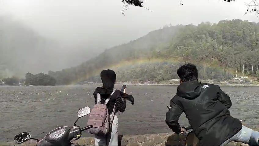 Viral! Pelangi Muncul di Atas Telaga Sarangan Magetan