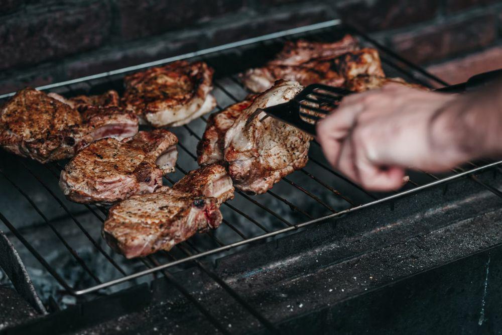 Kenapa Tahun Baru Identik dengan Bakar-Bakar? Ini Alasannya!