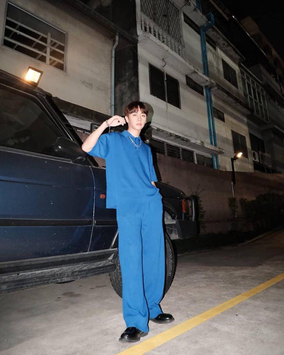 outfit polo shirt ala Mark Siwat (instagram.com/marksiwat)