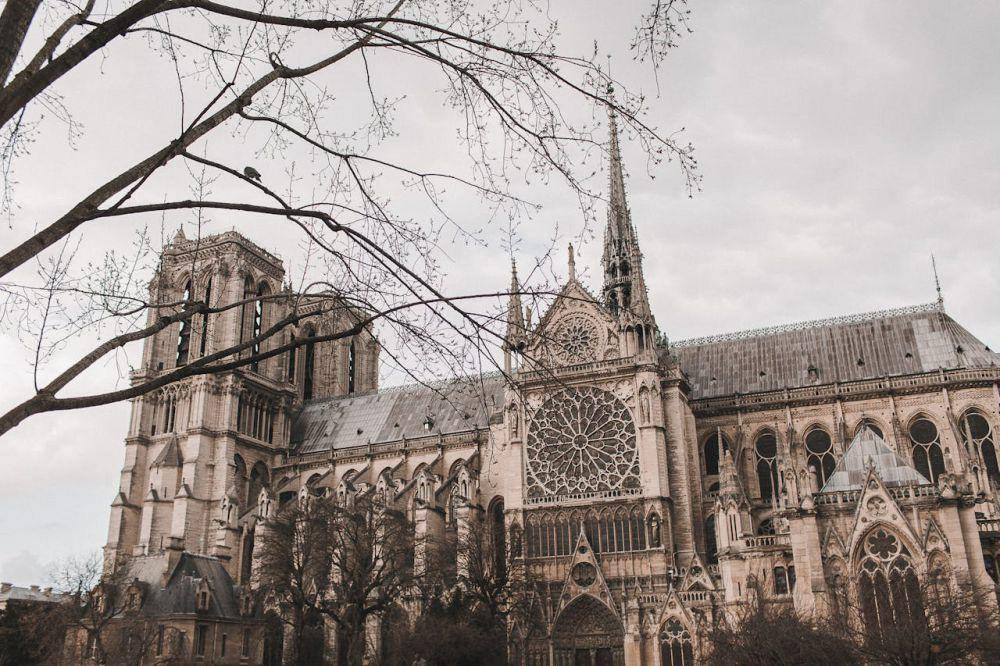 Notre-Dame bernilai sejarah tinggi (pexels.com/Vlanda Karpovich)