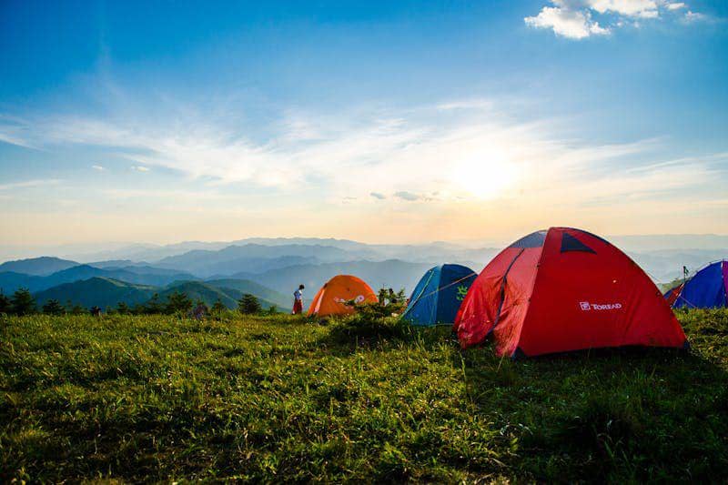 ilustrasi kemping (pexels.com/xueguangjian)