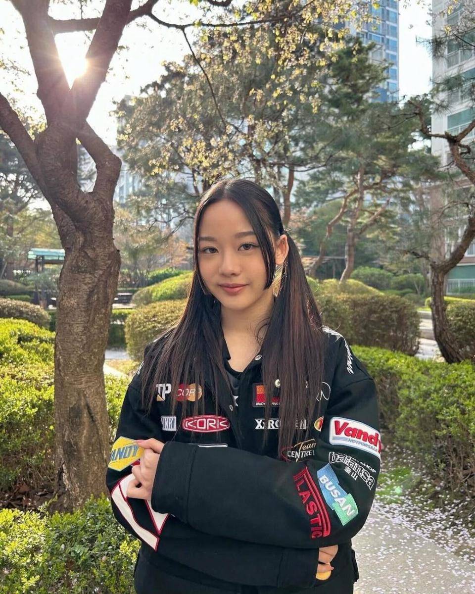 VVUP (instagram.com/vvup.official)