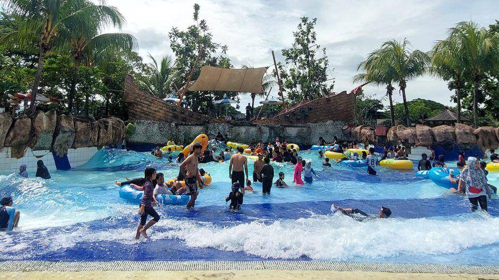 Salah satu wahana di Citra Raya Water World (citrarayawaterworld.com)