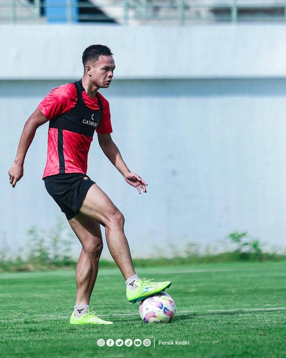 Pemain Persik Kediri saat berlatih. Instagram.com/ persikfcofficial
