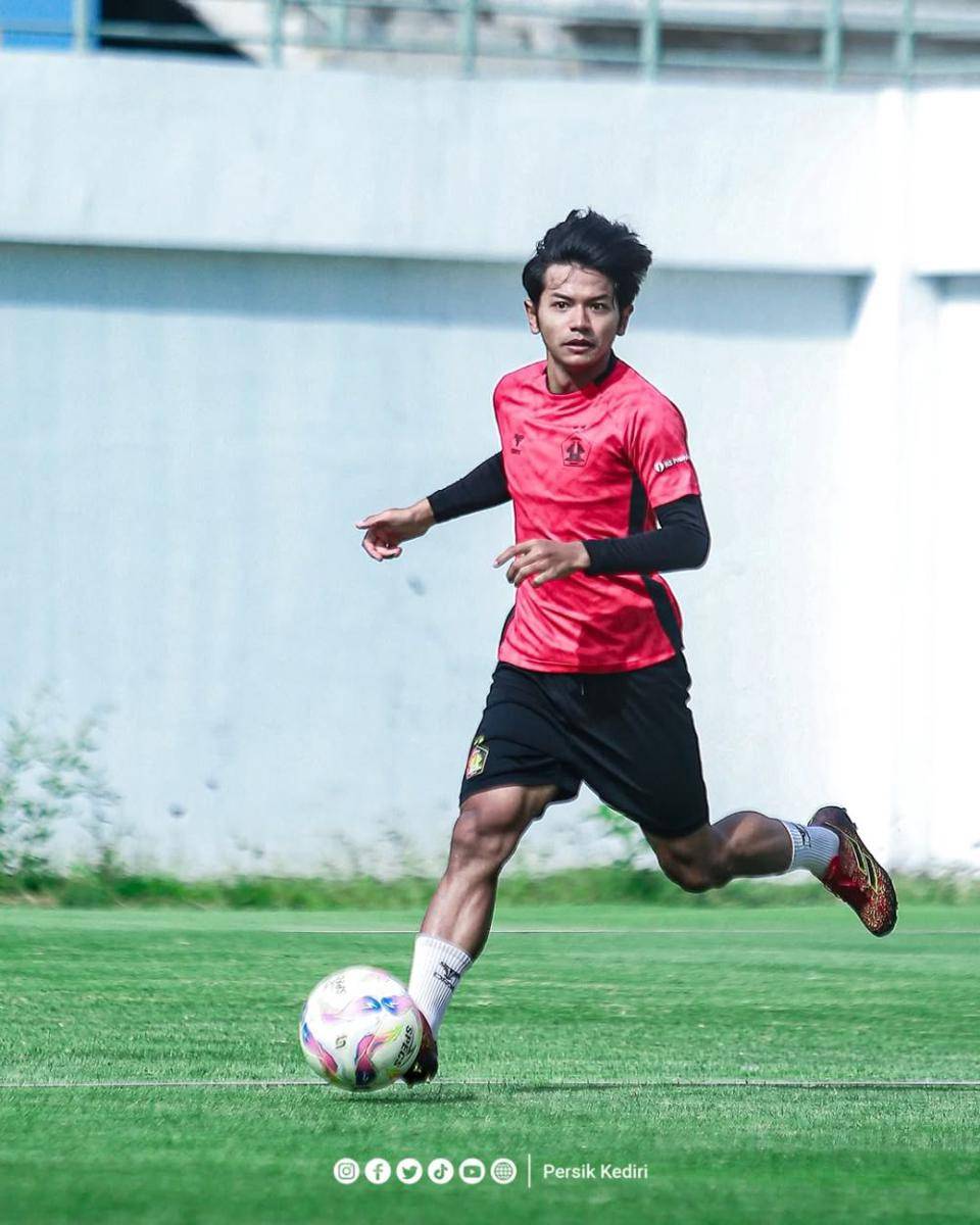 Pemain Persik Kediri saat berlatih. Instagram.com/ persikfcofficial