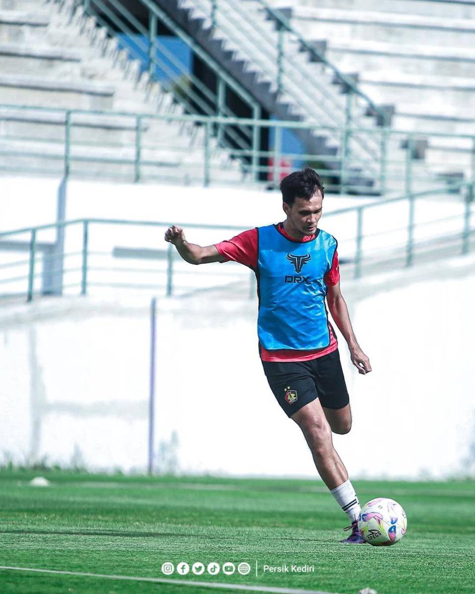 Pemain Persik Kediri saat berlatih. Instagram.com/ persikfcofficial