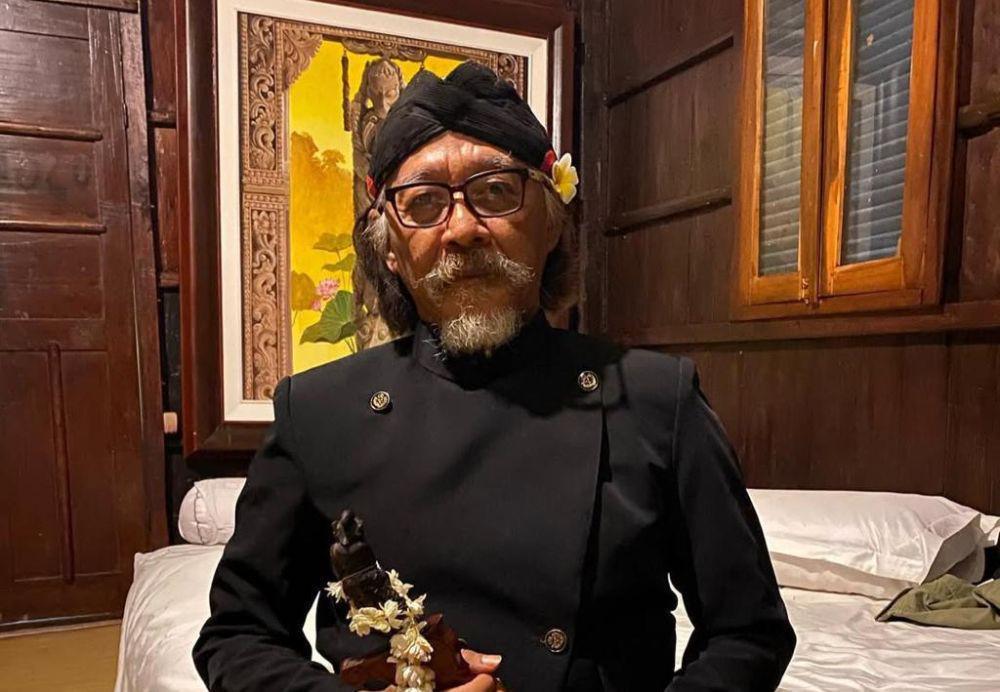 Profil Sujiwo Tejo, Budayawan dengan Gaya Nyentrik