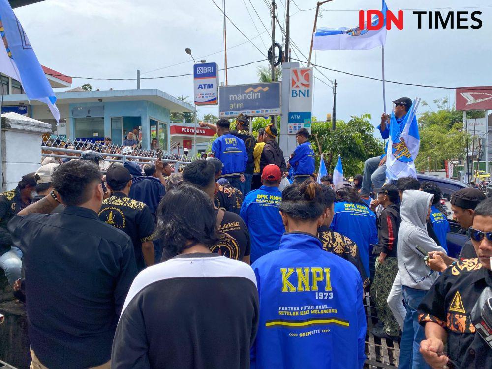 Kantor PT Intipratama Group di Jalan Mayjend Sutoyo, Kota Balikpapan ini menjadi sasaran demo karena menjadi salah satu pemilik pelabuhan yang menerima batu bara. (IDN Times/Erik Alfian)