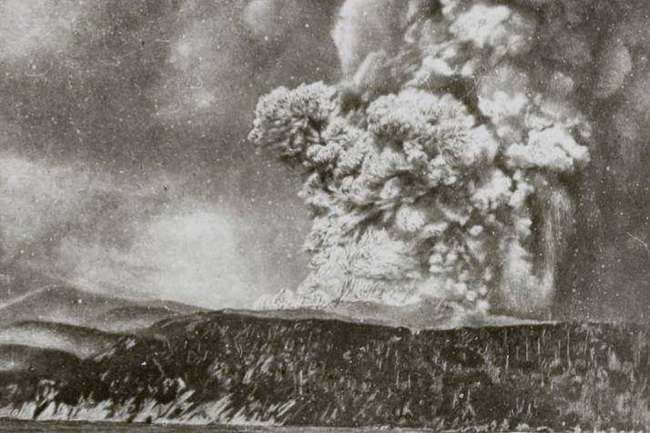 letusan Gunung Krakatau (commons.wikimedia.org/Anonymous)