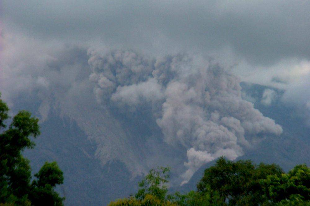 letusan Gunung Merapi (commons.wikimedia.org/A. lesto P. Kusumo)