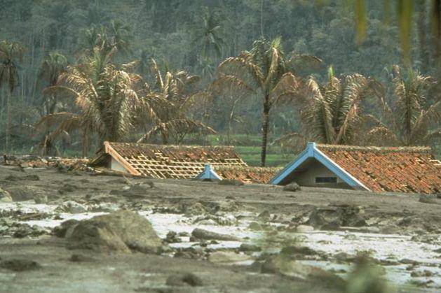 lahar letusan gunung Galunggung di Indonesia (commons.wikimedia.org/Robin Holcomb/U.S. Geological Survey)