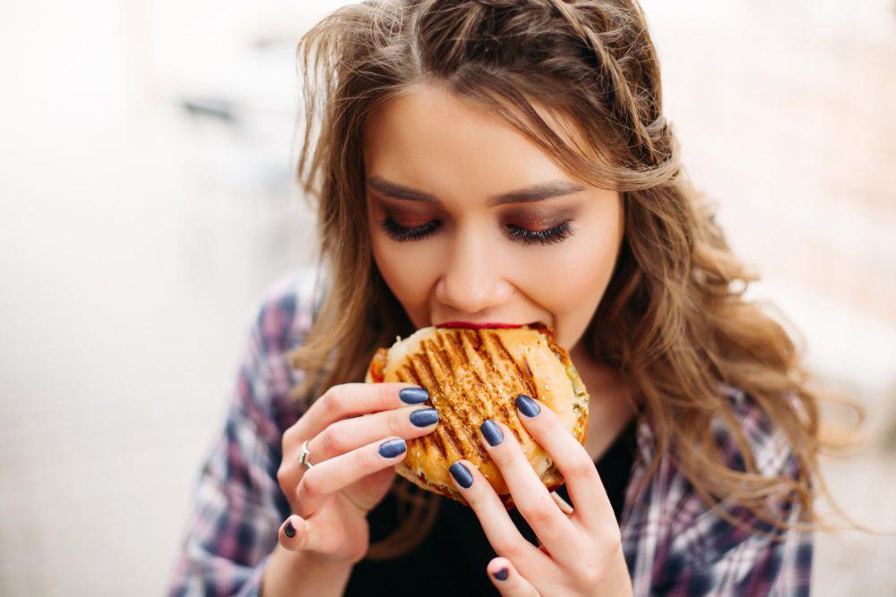 5 Alasan Defisit Kalori Bukan Solusi Diet yang Tepat untuk Semua Orang