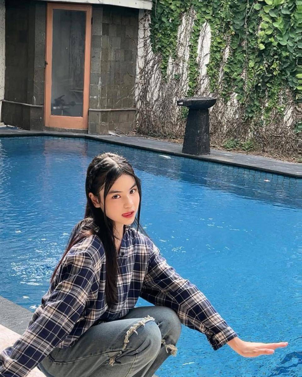 casual style ala Jazzlyn Trisha JKT48 (instagram.com/jkt48.trisha)