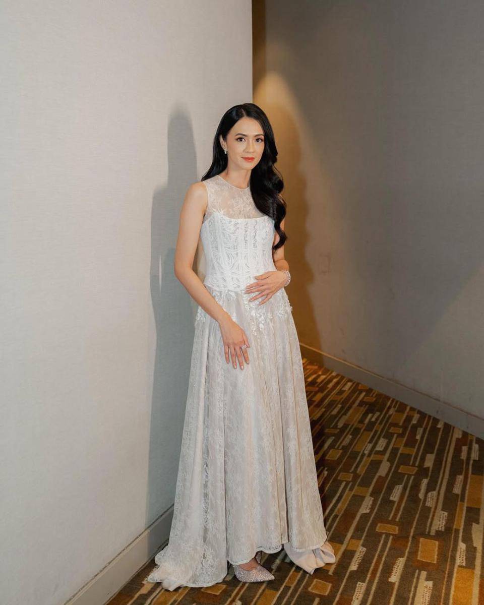 ide OOTD ala pemain film '2nd Miracle In Cell No. 7' (instagram.com/aglaartalidia)