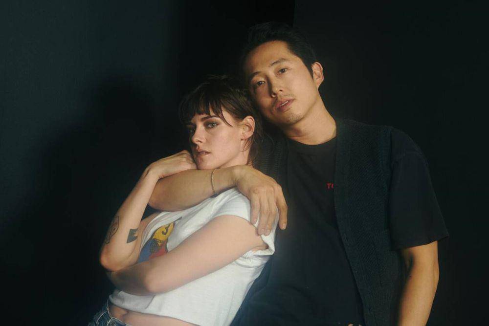 Kristen Stewart dan Steve Yeun di film Love Me (dok. ShivHans Pictures/Love Me)