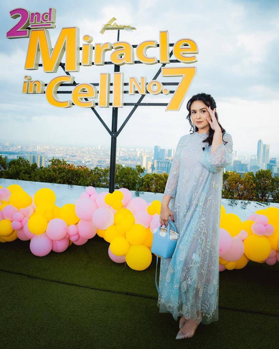ide OOTD ala pemain film '2nd Miracle In Cell No. 7' (instagram.com/ayushita)