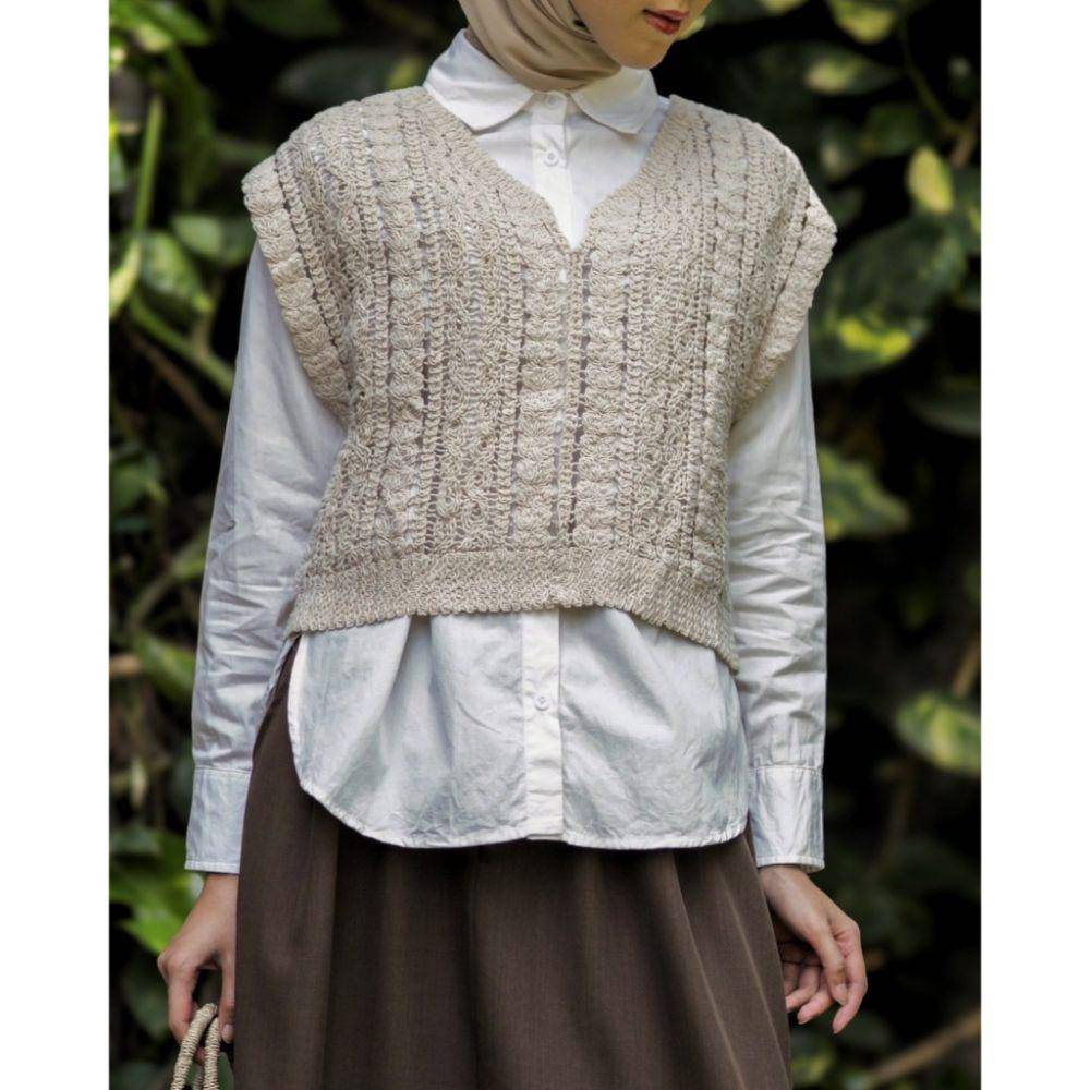 Myrubylicious Jaylene Vest (shopee.co.id/Myrubylicious Official Shop)
