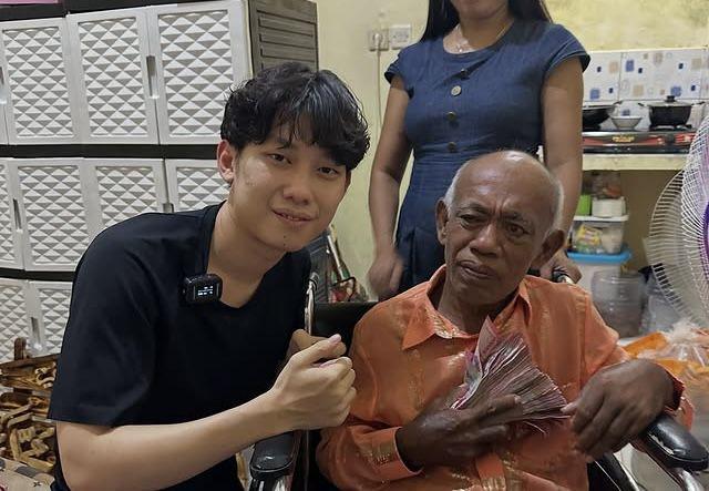7 Potret Willie Salim Kunjungi Pak Tarno, Beri Bantuan Tunai 50 Juta!