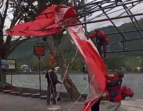 Tenda tenda di telaga Sarangan porak poranda disapu hujan angin. IDN Times/ Istimewa.