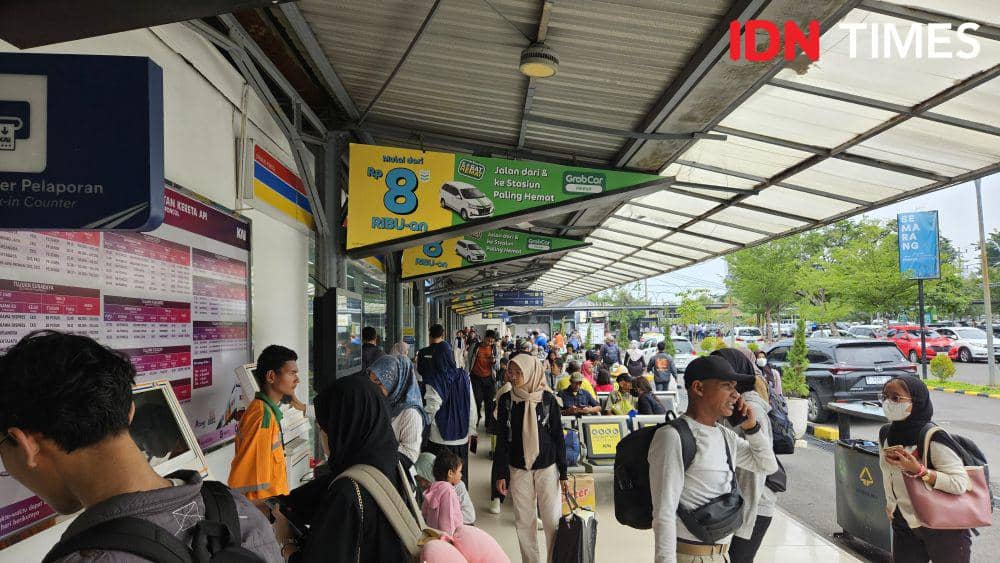 Pelataran depan salah satu stasiun Daop 4 Semarang. (IDN Times/Fariz Fardianto)