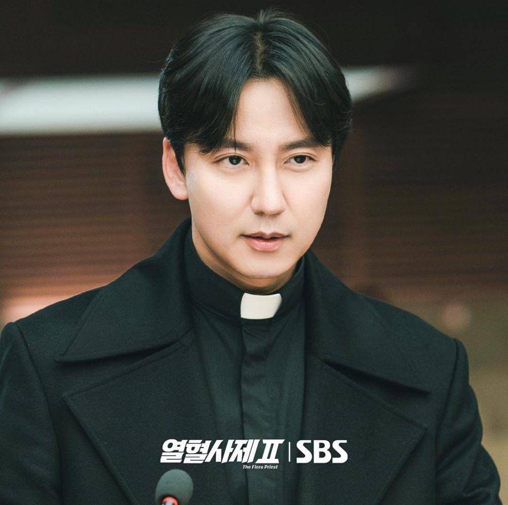 Kim Nam Gil di drama The Fiery Priest 2 (instagram.com/sbsdrama.official)
