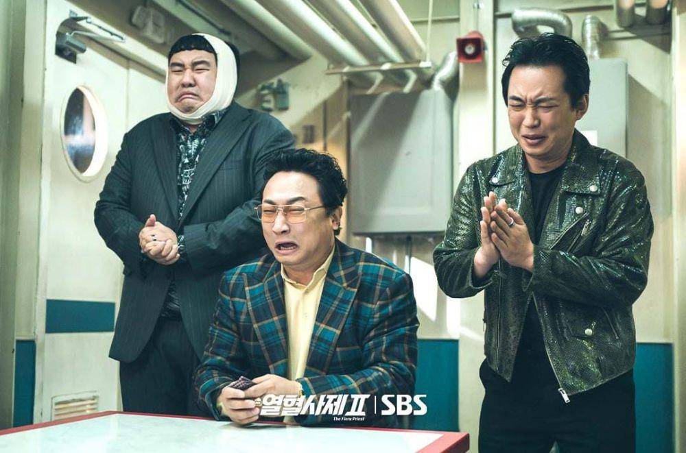 Choi Hwan Yi, Yang Hyun Min, dan Oh Hee Jun di drama The Fiery Priest 2 (instagram.com/sbsdrama.official)