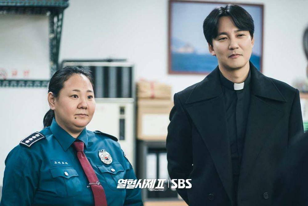 Heo Soon Mi dan Kim Nam Gil di drama The Fiery Priest 2 (instagram.com/sbsdrama.official)