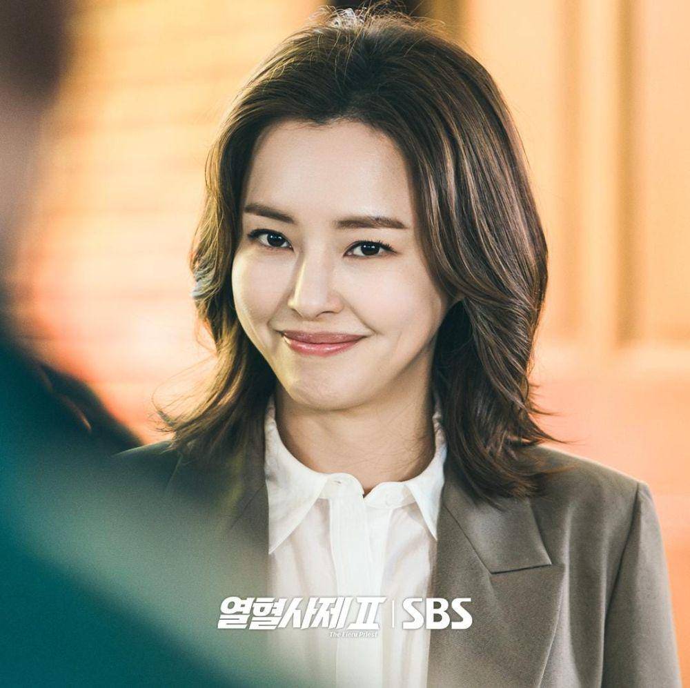 Lee Ha Nee di drama The Fiery Priest 2 (instagram.com/sbsdrama.official)