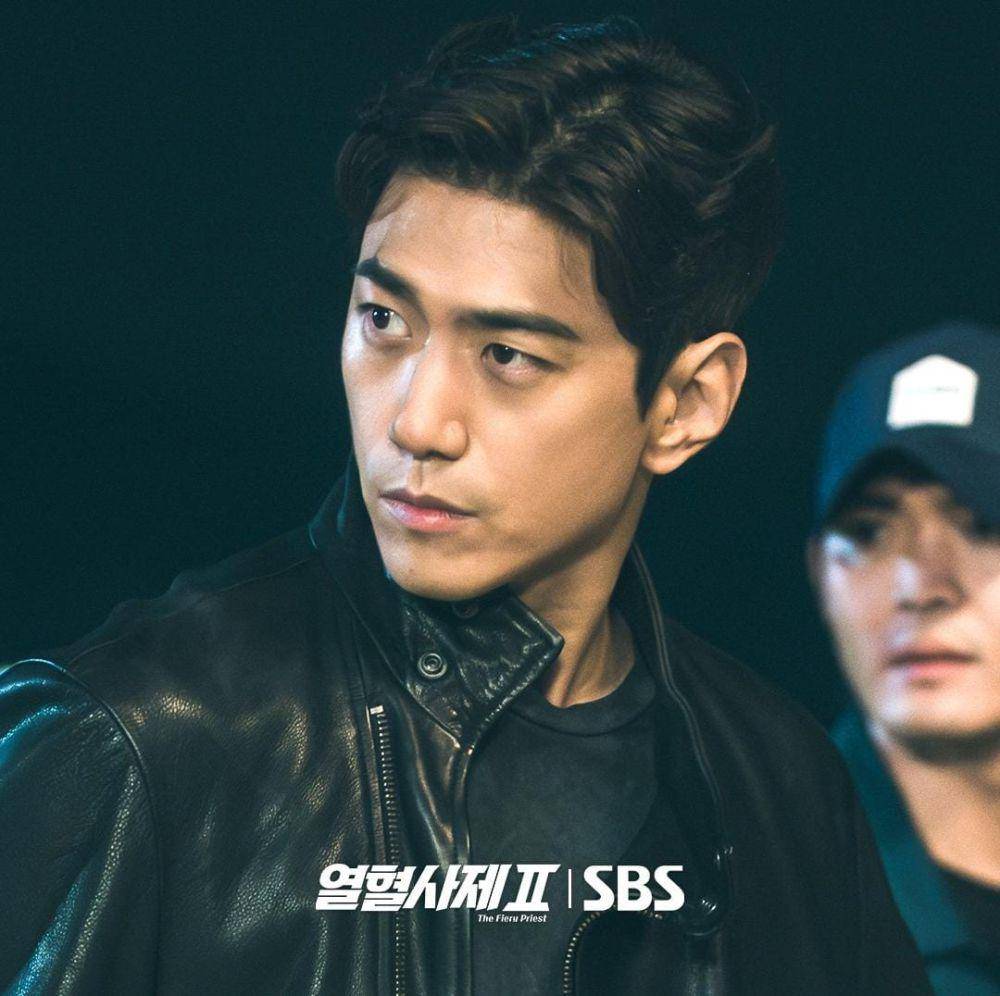 Sung Joon di drama The Fiery Priest 2 (instagram.com/sbsdrama.official)