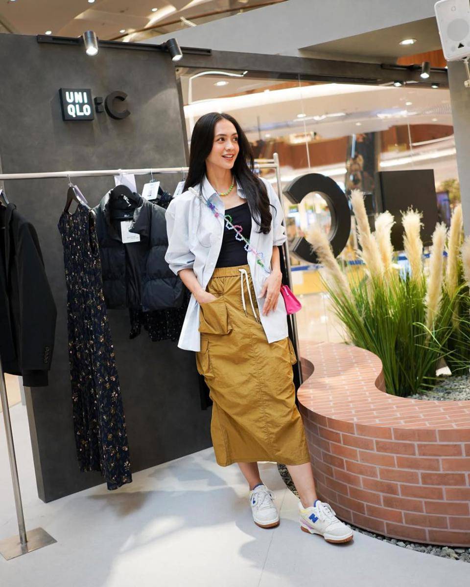 ide OOTD ala pemain film '2nd Miracle In Cell No. 7' (instagram.com/aglaartalidia)