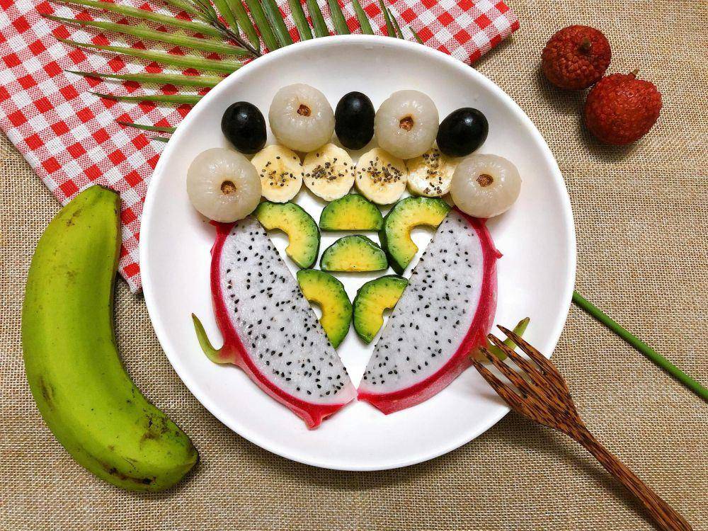 ilustrasi bahan es buah naga leci (pexels.com/Bình food_diary)