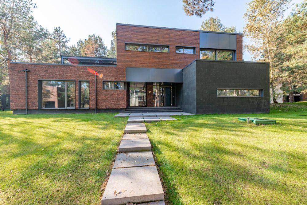 fasad rumah minimalis (pexels.com/Max Vakhtbovycn)