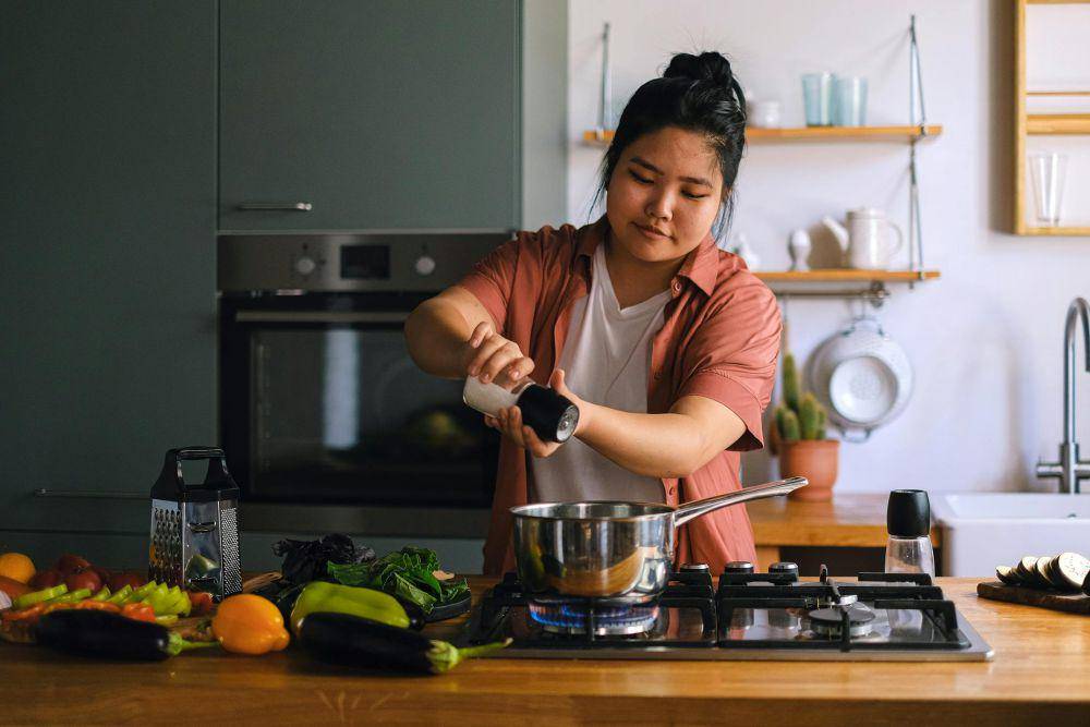 ilustrasi memasak (pexels.com/AnnaShvets)