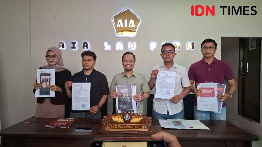 Pengacara Ifal Anwar di Kantor Hukum AIA LAW FIRM, Jl Ance Daeng Ngoyo, Kecamatan Panakkukang, Makassar, Jumat (27/12/2024). IDN Times/Darsil Yahya