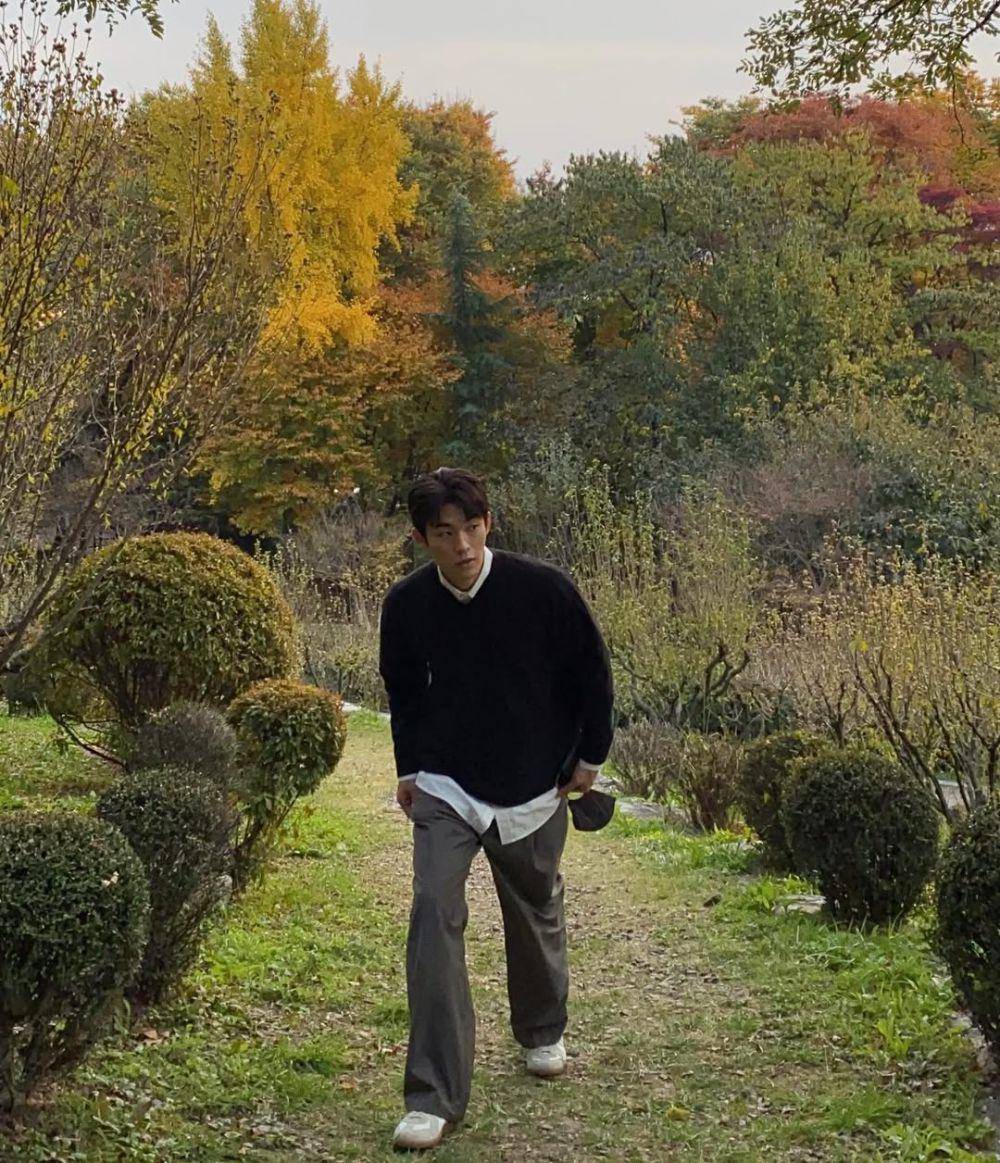 OOTD nuansa hitam ala Park Jeong Woo (instagram.com/jwp_its_me)