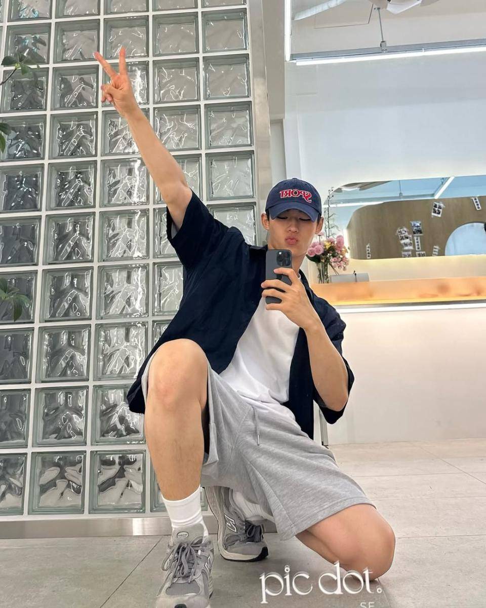 OOTD nuansa hitam ala Park Jeong Woo (instagram.com/jwp_its_me)