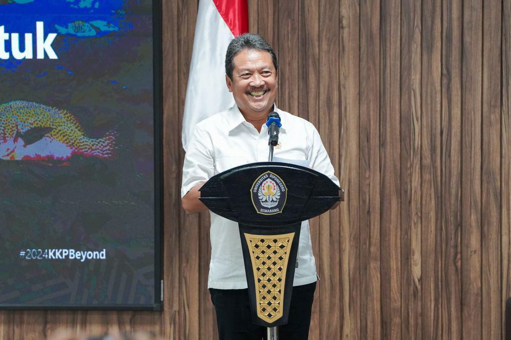Menteri KKP: Dampak Pagar Laut Bisa Jadi Reklamasi Alami