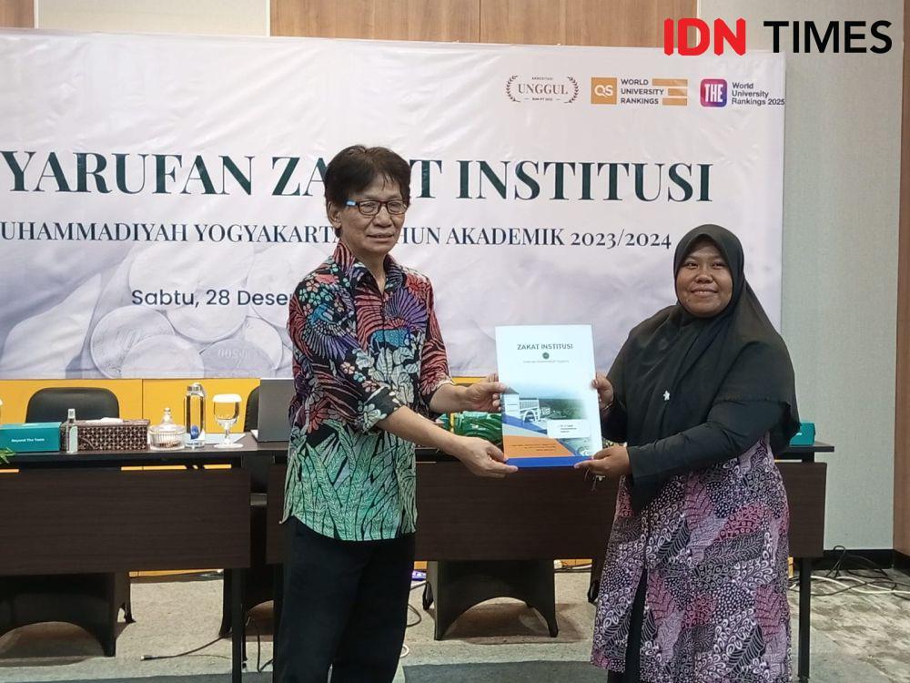 UMY Salurkan Zakat Institusi Rp1,2 Miliar untuk 93 AUM