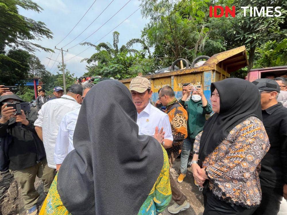 Wali Kota Bandar Lampung, Eva Dwiana saat menanyai MenLH terkait penyegelan di TPA Bakung, Sabtu (28/12/2024). (IDN Times/Tama Yudha Wiguna).