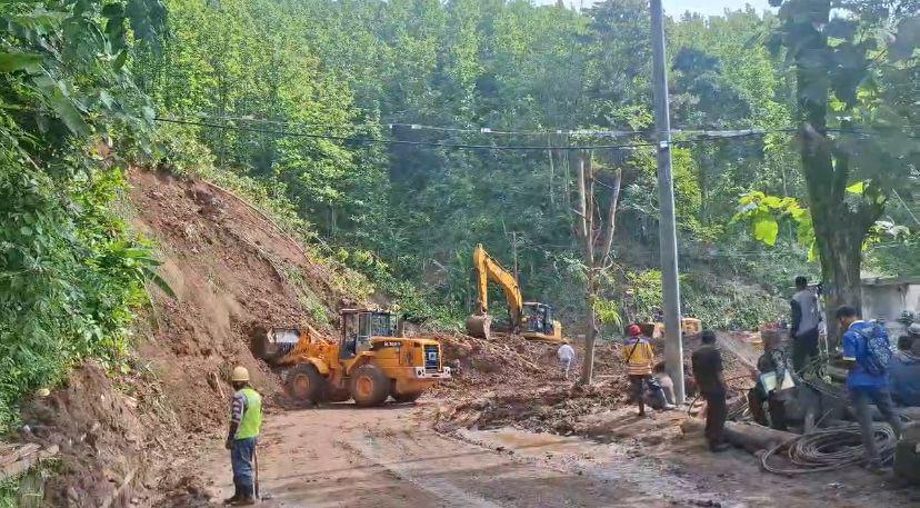Longsor Susulan Tutup Jalan Nasional Sukabumi, Arus Lalin Dialihkan