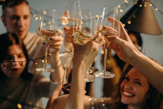 ilustrasi merayakan tahun baru (pexels.com/kaique)