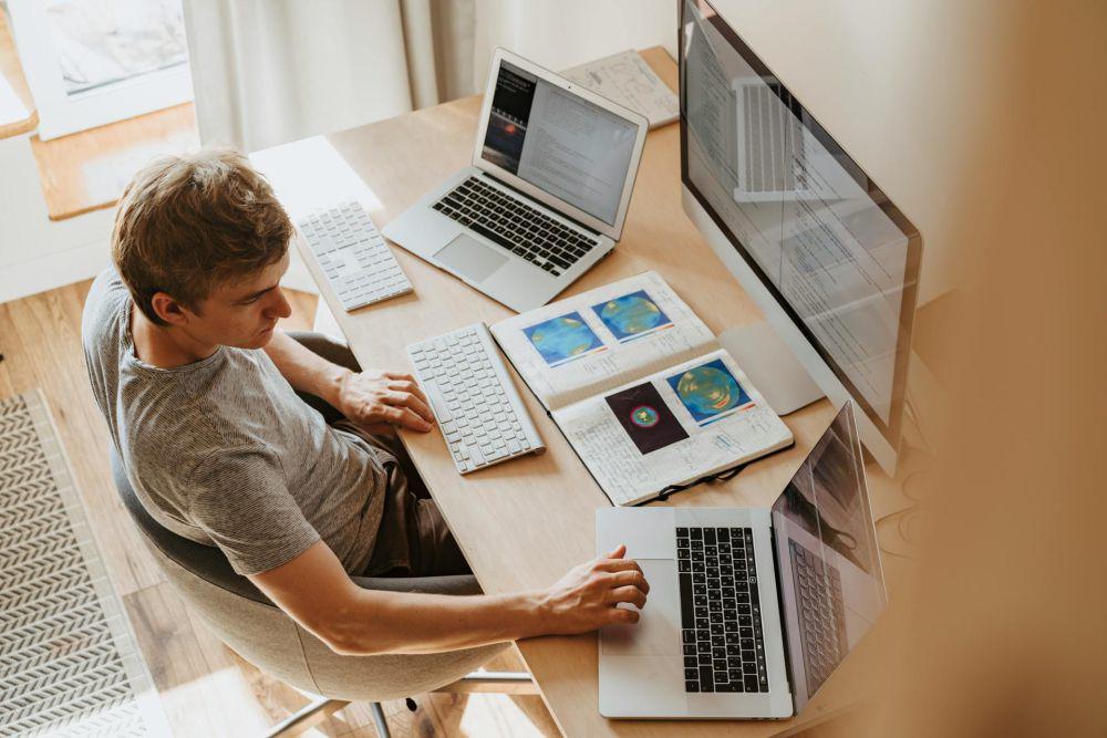 5 Cara Mengatasi Screen Fatigue agar Fokus dan Energi Kembali Optimal