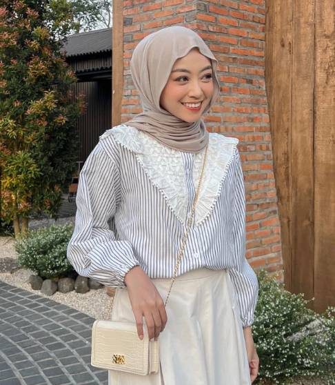 Alice Striped Shirt (shopee.co.id/bibbi_id)