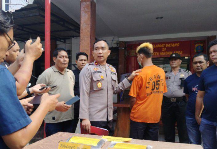 Viral! Kelompok Remaja Rampas Motor Pengendara di Medan Siang Hari