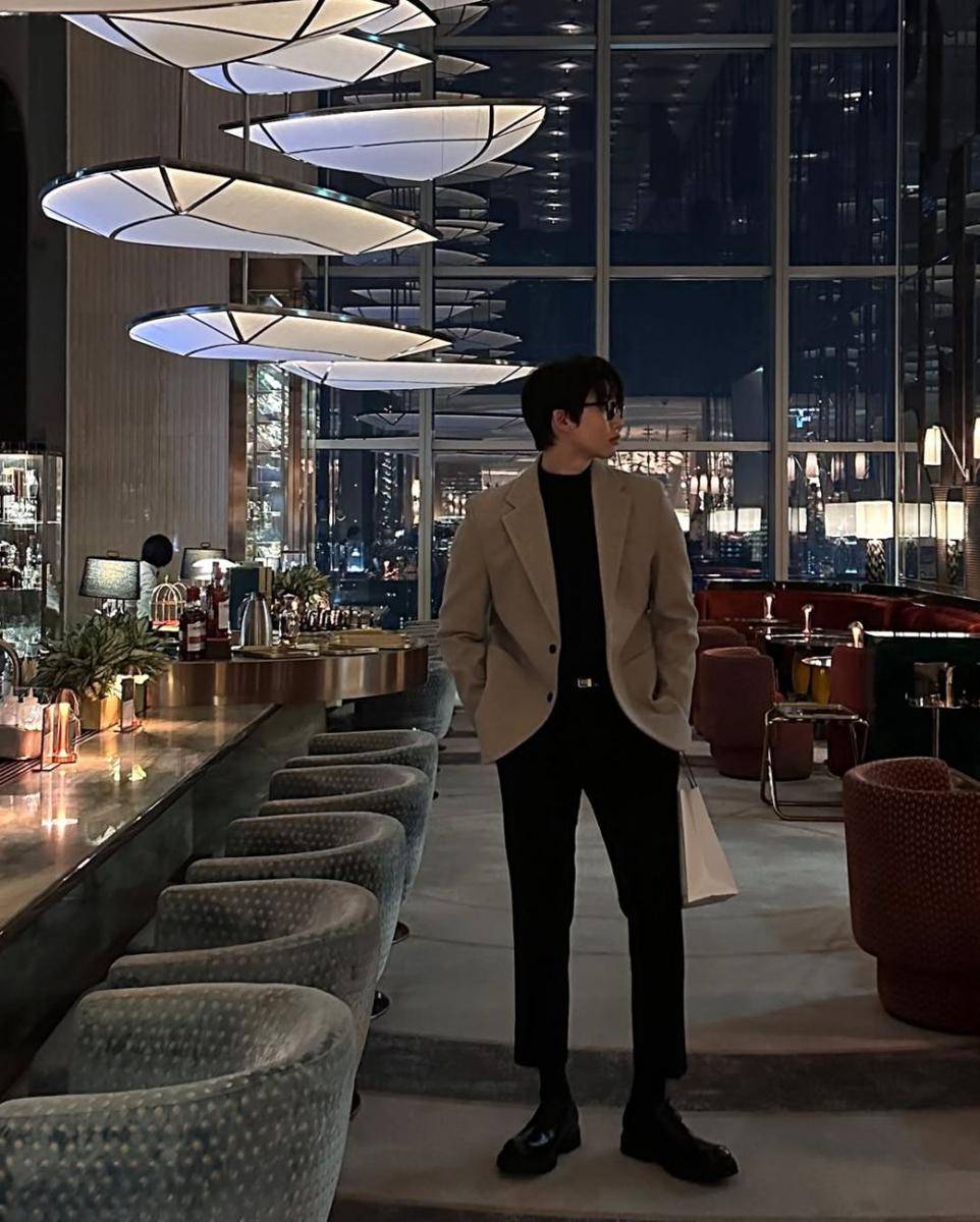 outfit fine dining romantis ala Kim Min Jun (instagram.com/185mg_)