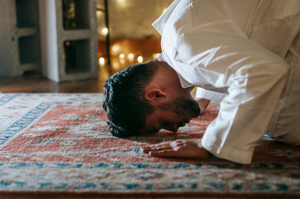 6 Tips Jaga Salat Tetap Konsisten Meski Sibuk di Kantor