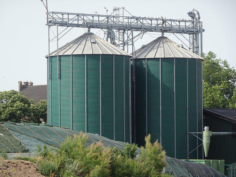 ilustrasi tempat pengolahan biogas (wikimedia.org/Pieter Delicaat)