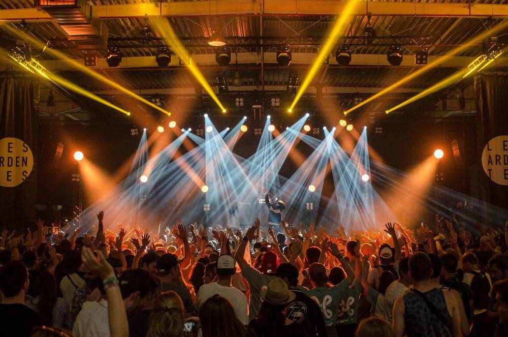 menonton konser musik. (pixabay.com/Pexels)