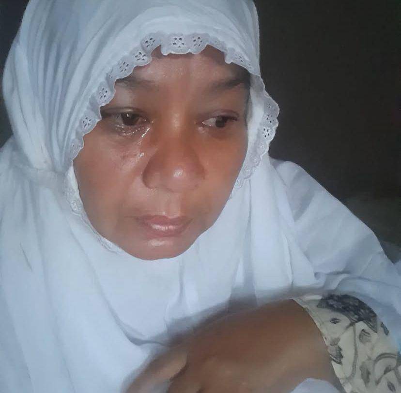 potret Poppy, ibu Rispo dan Fico (Instagram.com/poppyatoy)